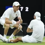 Sinner ai quarti di Wimbledon, Dimitrov si ritira al terzo set