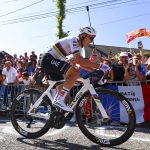 Pogacar fa 100 al Tour, Van der Poel resta maglia gialla