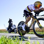 Evenepoel domina la crono al Tour, Pogacar in maglia gialla