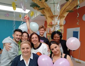 Patrizia Pappalardo con lo staff di Ubuntu