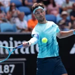 Musetti avanti a Melbourne, sarà derby con Sonego. Out Cocciaretto