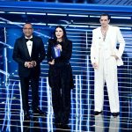 Sanremo, show di Lillo e omaggio Lauro alle vittime di Crans-Montana. Nella top 5 Paradiso, Lda e Aka 7even, Nayt, Fedez-Masini, Ermal Meta