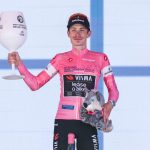 Lavik corona la fuga e vince a Milano, Vingegaard resta in rosa