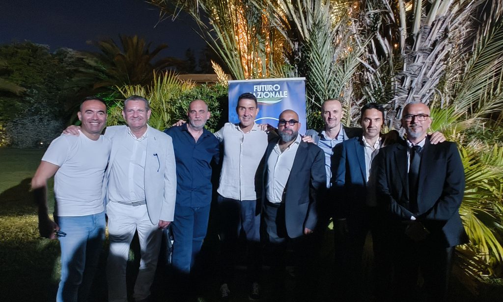 FOTO - Vannacci con gli organizzatori catanesi