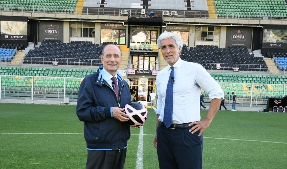 Schifani sul prato del barbera con il presidente del Palermo Dario Mirri