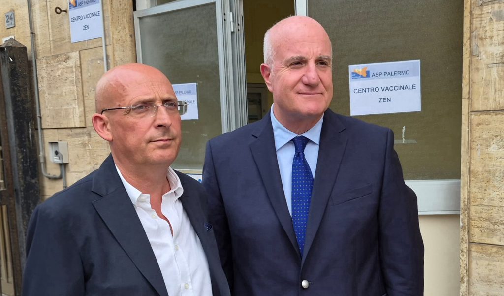 Alberto Firenze e Marcello Caruso nel centro vaccinale dello ZEN