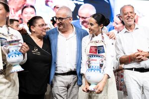 Da destra Wijdane Merdad, vincitrice del Campionato italiano 2025, Francesco La Sala e Angela Abrignani