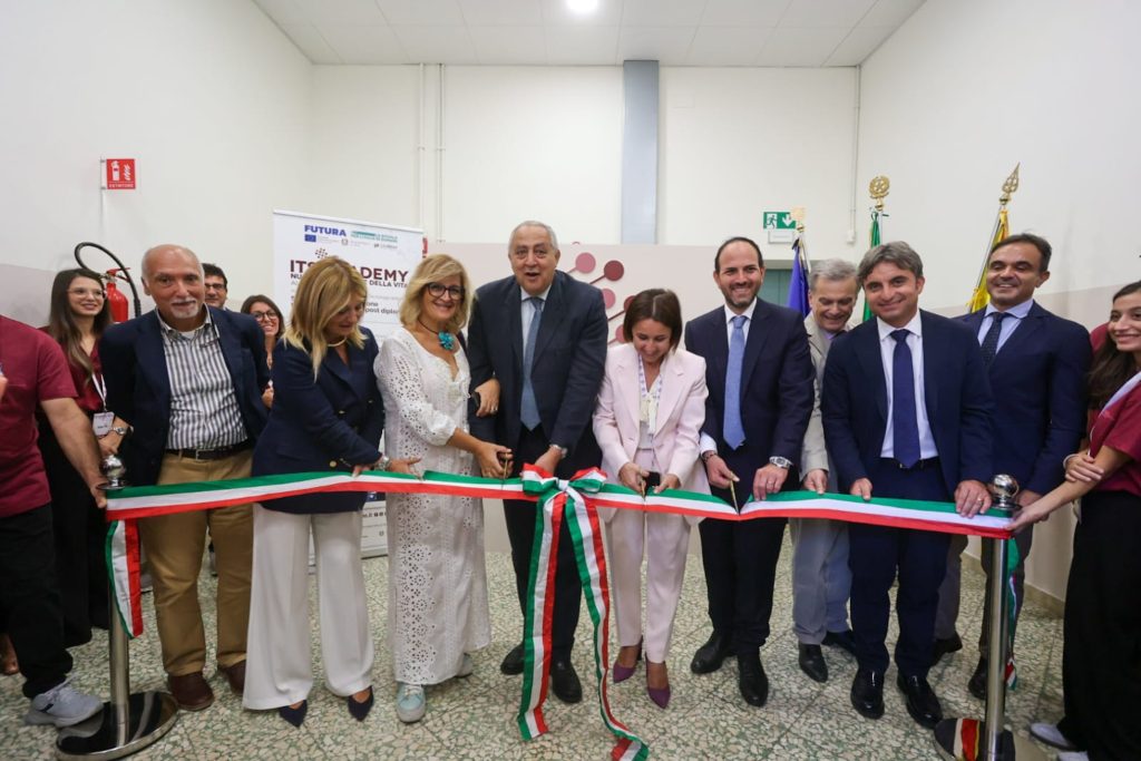 Il taglio del nastro