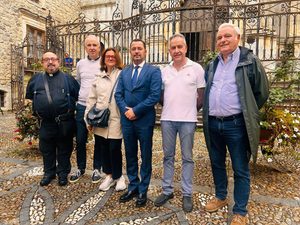 Petralia Soprana_foto di gruppo con Assessore